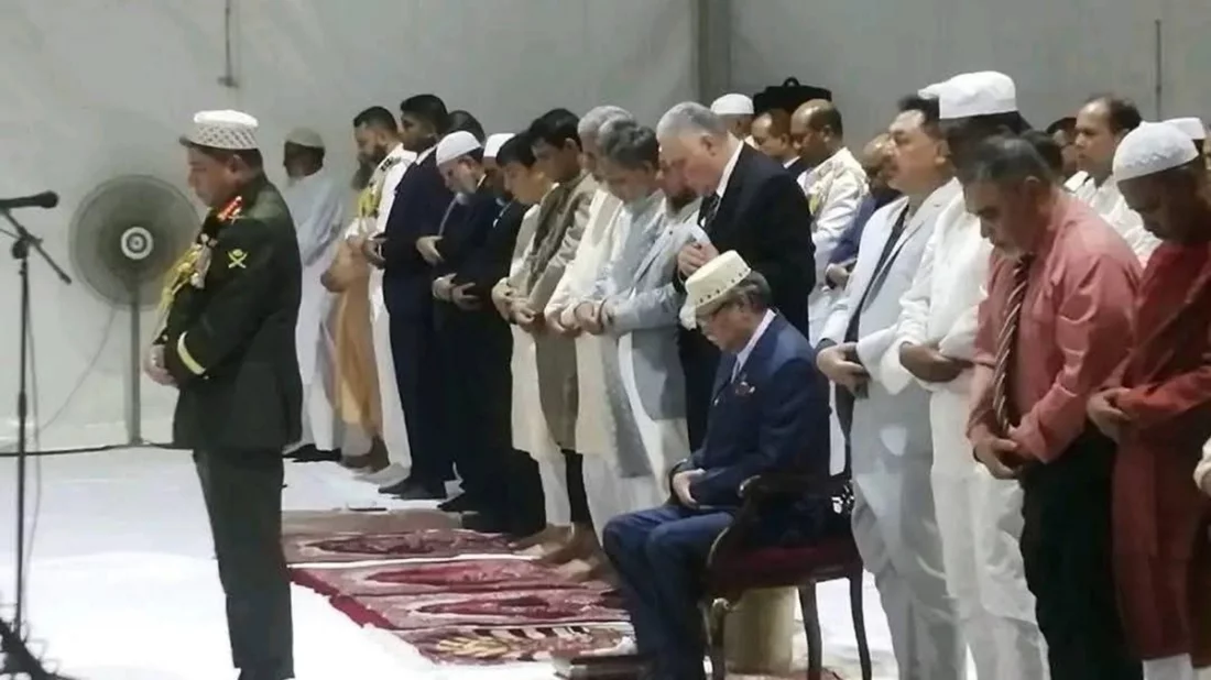 বঙ্গভবনে নামাজে ইমামতি করলেন সেনাপ্রধান