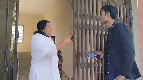 আওয়ামী লীগ নেত্রীর বোনের হুঙ্কার, ‘তুই সাংবাদিক তো কী হইছে ’