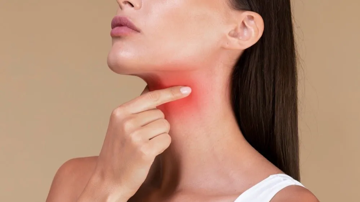 প্রাথমিক অবস্থায় যে ৫ লক্ষণ দেখলে বুঝবেন গলার ক্যানসারে ভুগছেন